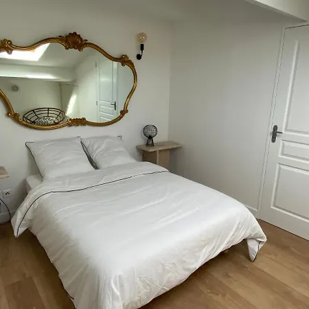 La - Sleep In Apartment