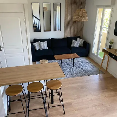 La - Sleep In Apartment