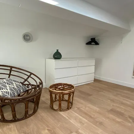 La - Sleep In Apartment *